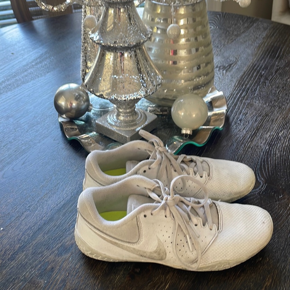Nike cheer shoes